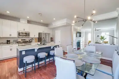 Dc Area Base w/ Easy Transit Access + Game Room