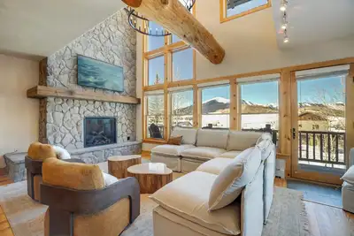 Image de Walk to Lift! Luxe, Updated Cbmr Home w/ Mtn Views