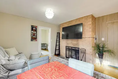 Image de Convenient + Cozy! Apartment in Dc Suburbs!