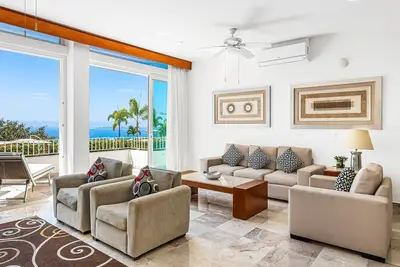 Image de Elegant oceanview suite with private terraces, hot tub, heated pool & gym