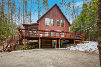 Image de Chalet house w/ access to Friends Lake, sandy beach, kayak, fireplace, deck