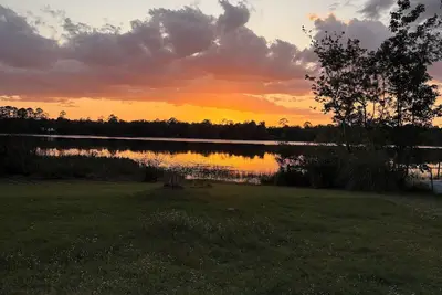 Image de No snow here, so enjoy Florida at a lake off the beaten path. Fresh, clean, cozy.