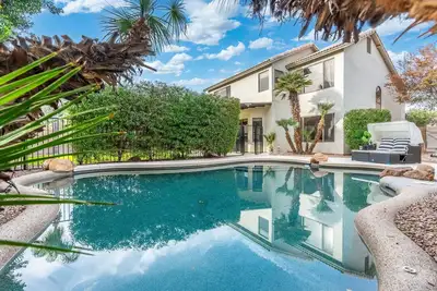 Image de New 4br Launch Special: Pool, Billiards & Grill