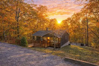 Image de Maple Haven - 3 Br 2. 5 Bath Cottage 7 min to Bryce, Spa, Indoor Sauna, Game Room