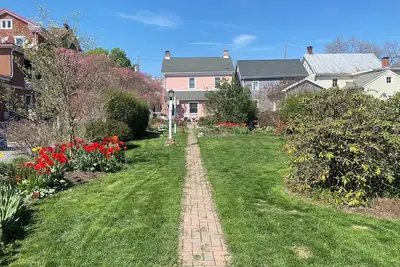 Image de The Willow Wren Cottage • Clean, Cozy, Chic, 2 Bed/2 Bath Historic Retreat