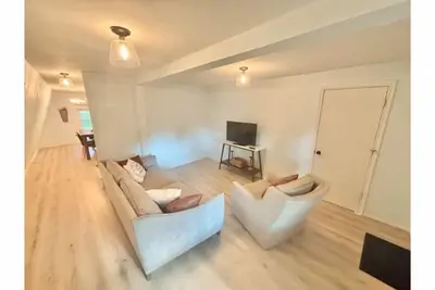 Image de Adorable A-Frame 3-bedroom 2 Bath -5min to Square