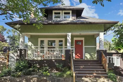 Image de Evergreen House - Heart of Hawthorne - 2 bed / 2 bath house  Walk score 96