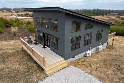 Image de Fernwood Cabin | Pet-Friendly w/ Hot Tub