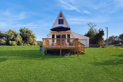 Image de Dog-Friendly A-frame Cabin w/ Deck
