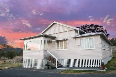 Image de The Perfect Pink Queenslander in the High Country
