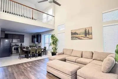 Image de Bright Open-Concept 4br Home w/ Huge Backyard