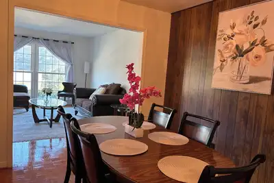 Image de Cozy home near university of South Alabama University campus