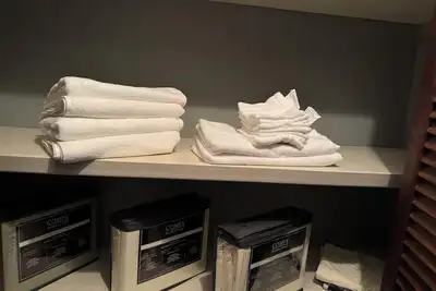 Image de Perfect 4-bedroom houseful in Edmonton for your next getaway near Gray Nuns hosp