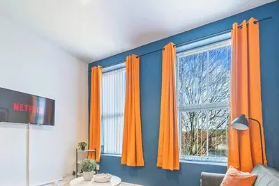 Latimer Flat 4 - Spacious 2-Bed Apt - Sleeps 6