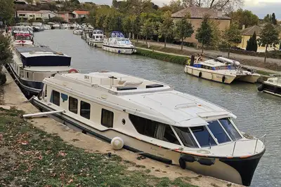 Image de Location De Bateau avec skipper sur le canal du midi