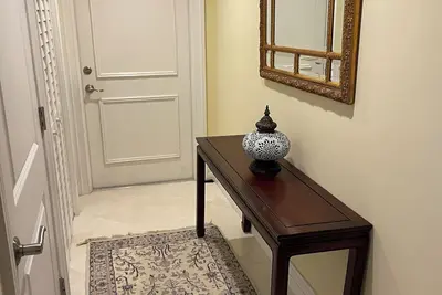 Image de Beautiful 2-bedroom waterfront condo on Hutchinson Is. \nMinimum 2 month rental