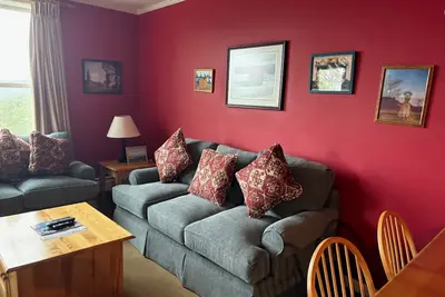 Image de Long Trail House 1 bdrm condo. Walk to lifts. Pool, hot tubs, sauna, garage.