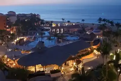 Image de Luxury 1-bedroom Cabo resort sleeps 5. Easy access to beach, marina and downtown