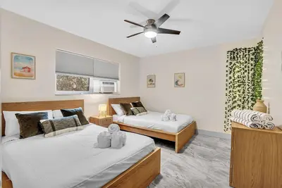 Image de Santorini Blu | Elegant 1br Beach Retreat Steps to Ocean