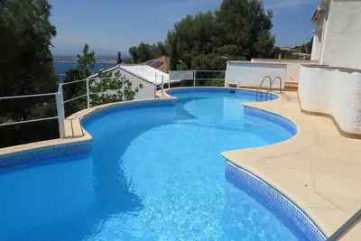 Image de Appartement lumineux à Roses avec piscine et garage privé