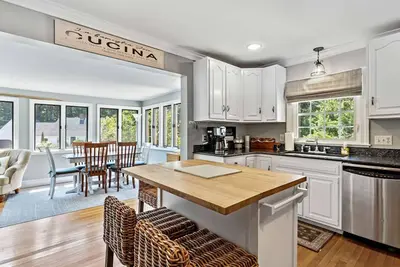 Image de 4 bedroom home in beautiful Kennebunk, 4-5 minute drive to Beaches and Dock Sq