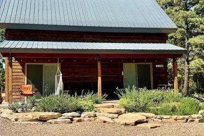Image de Lovely 2-bedroom cabin bordering  Zion's national Park, Close to cable Mountain.