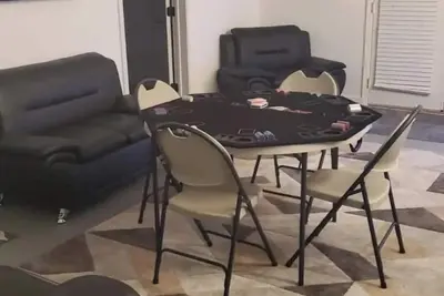 Image de Cozy 2-bedroom basement apartment