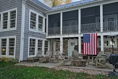 Image de Beautiful 3 bedroom lakehome with dock, raft  just off snowmobile and Atv trails