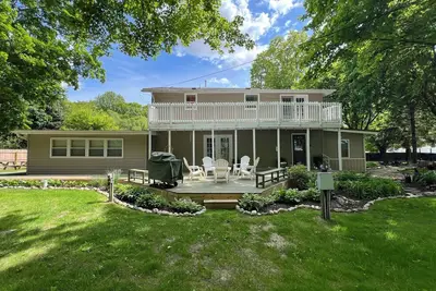 Image de Fantastic 6-Bedroom House with Hot Tub and Round Lake Access - Sleeps 16+