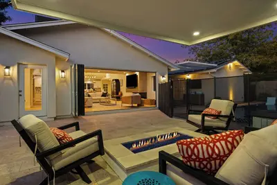 Image de Luxury Home in Arcadia Lite - Heated Pool/Spa - Prime Location
