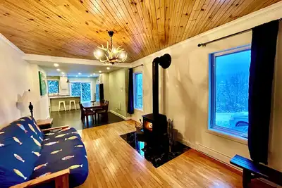 Image de Stunning Lakefront Home on Lac Carré