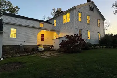 Image de Historic 1802 Farmhouse Near Litchfield & Skiing