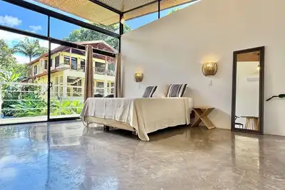 Image de New studio in awesome Dominical walk to the beach in center of town, security Ac