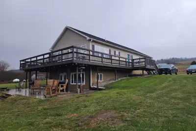 Image de Tiki on the Lake! Charming 4 bedroom, 2 acre home on Waneta Lake, Finger Lakes!