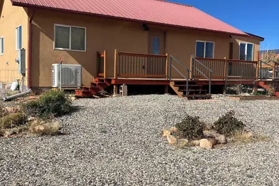 Image de Sunny & Private I bedroom House with Sun Room for Guests