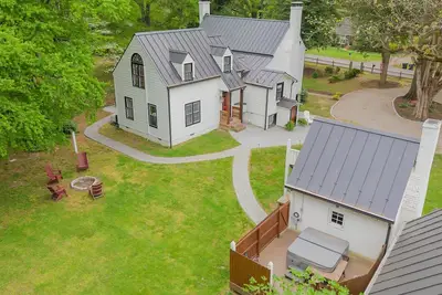 Image de Vincent House - Historic Charm & Modern Comfort