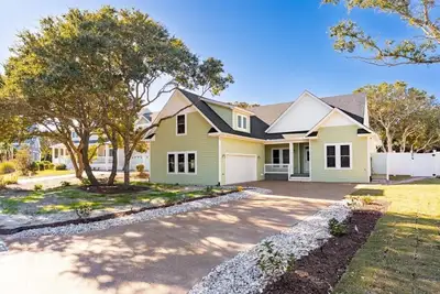 \"Turtle's Nest\"  Saturday • Private Pool • Pet Friendly!