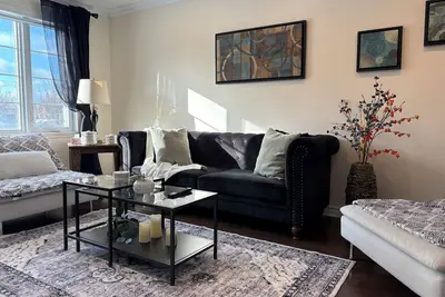 Image de 4br Townhouse 5-Min to Dix30 20-Min to Downtown