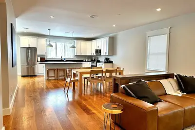 Image de Luxury 3br with King Beds in Montgomery Village