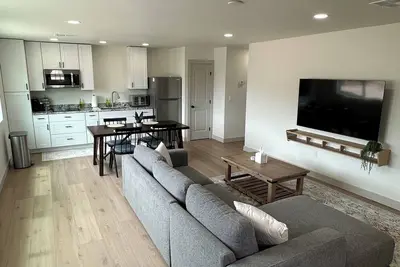 Image de Cozy & Clean 2-bedroom Apartment -Brand New-
