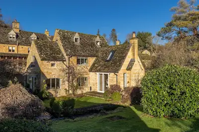 Image de Stunning Waterside Cottage