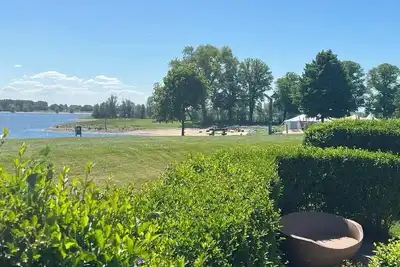 Image de Large house for max 8 people directly on the lake and pets are allowed