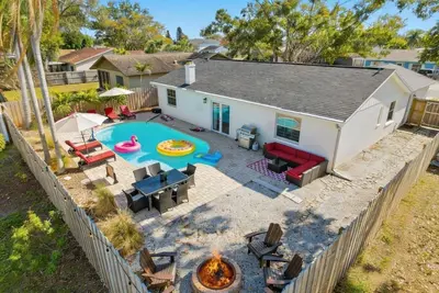 Image de 🔆Near Beach w/ Private Pool, Fire Pit, Grill, Games & More! 🌴