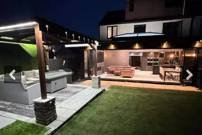 Image de Elegant family home, 2x jacuzzi corner baths, Contract Workers and Nhs Welcome.