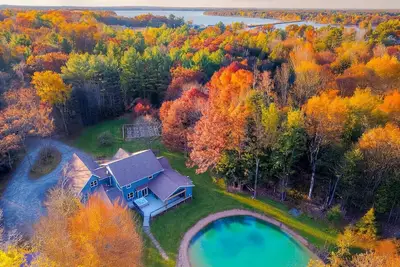 Image de Hemlock Drift | Pond, Sauna, Hot Tub & Arcade Room