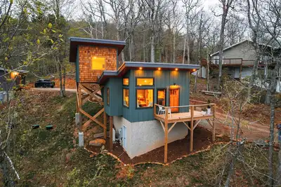 Image de the Birdhouse of Boone, Luxe + Long Views + Charming Tiny Home
