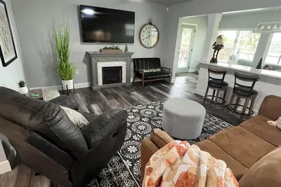 Image de Lake Therapy- Cozy Lakeside with Beautiful Sunsets! 5star reviews on other sites