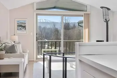 Image de Delightful 2-bedroom condo less than 1 mile from the Stratton Access road.