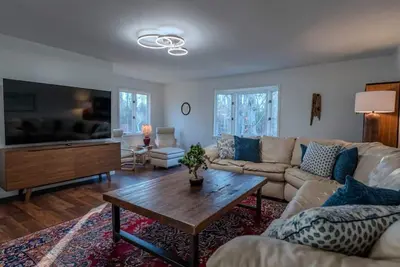 Image de Private Retreat Near Durham | Fire Pit & Grill