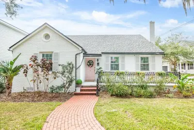 Image de Cottage on Iconic Magnolia Ave-Walk to Attractions!